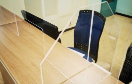 Barrières Transparentes de Protection Type Accueil
