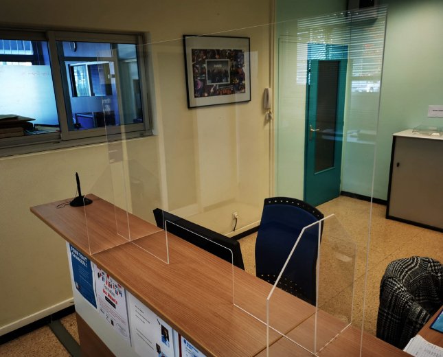 Barrières Transparentes de Protection Type Accueil